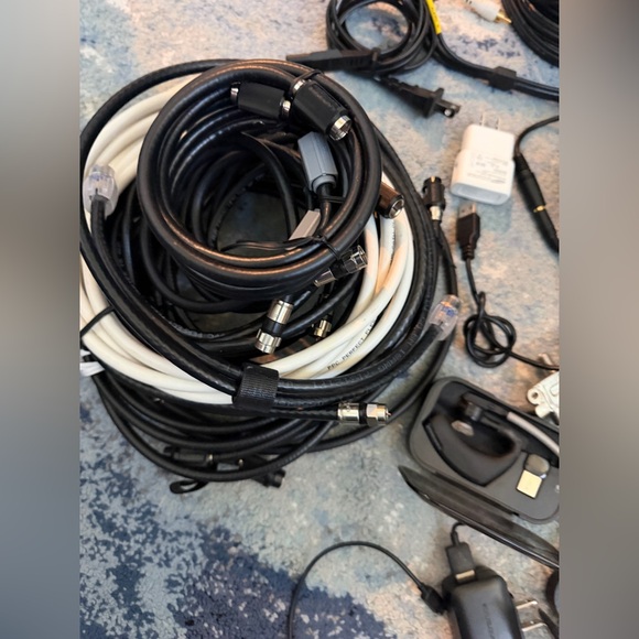 Assorted Electronic Cables Bundle - Picture 2 of 13